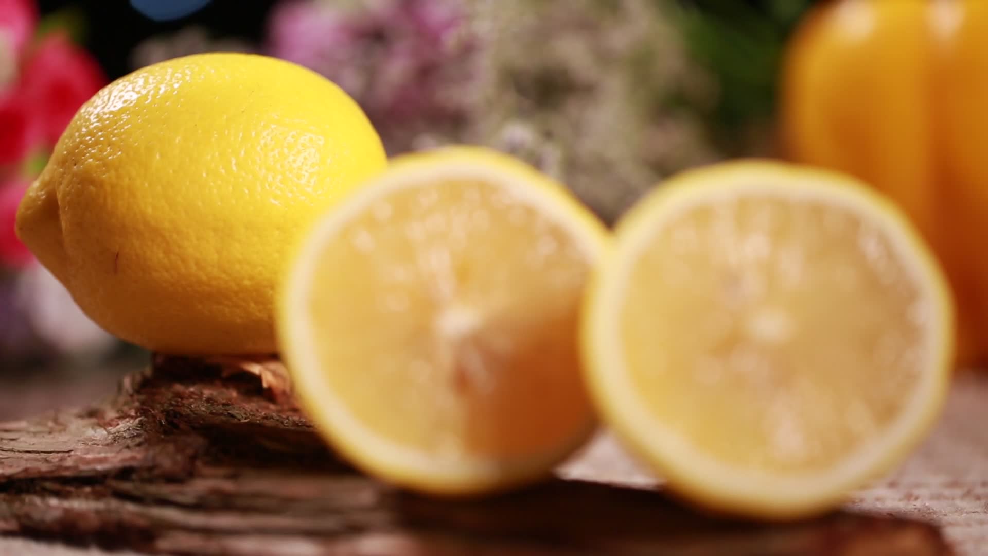 挤柠檬汁维生素C视频的预览图