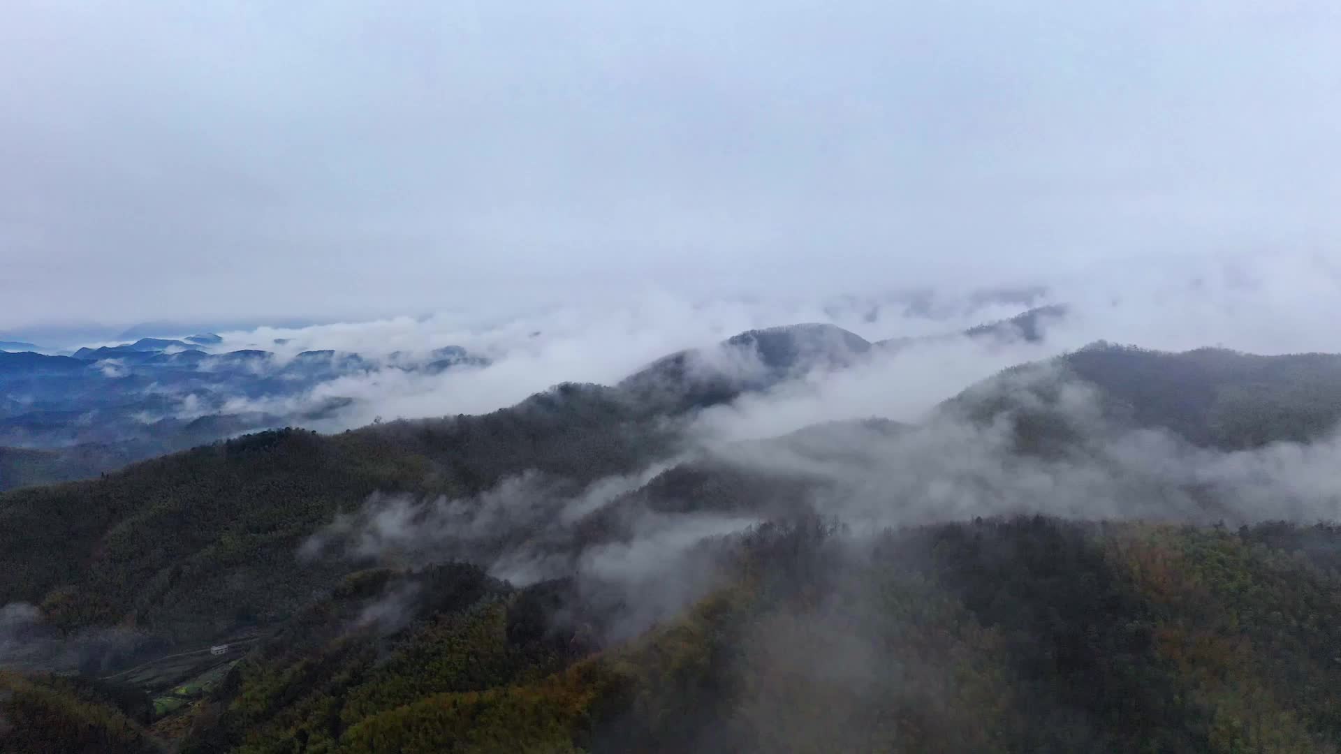 中国大山深处云雾视频视频的预览图
