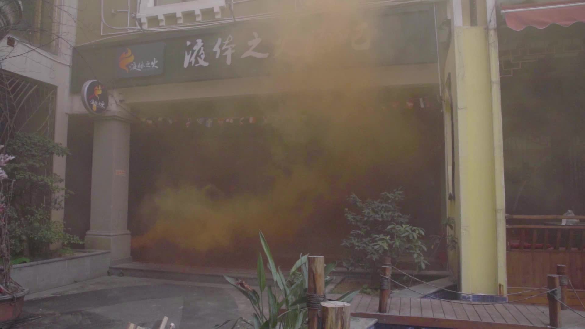 火灾起火产生烟雾及灭火视频的预览图