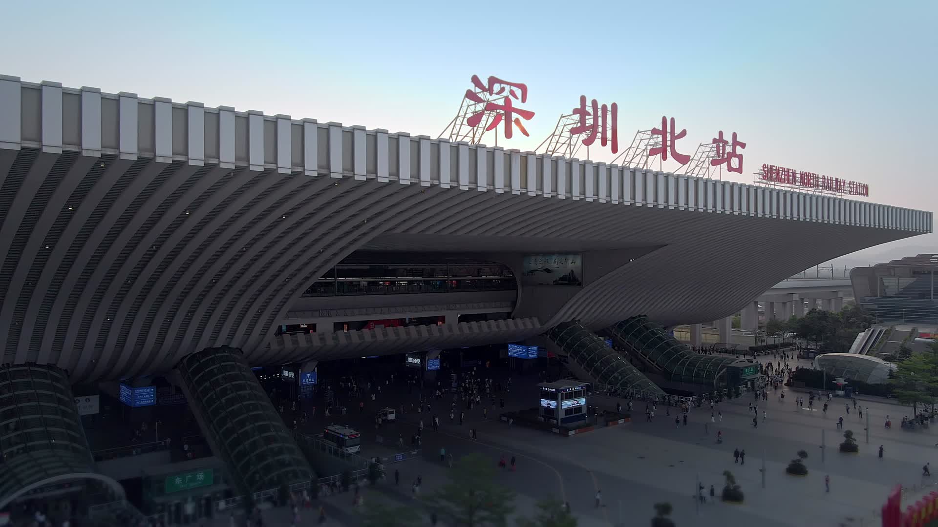 深圳龙华区深圳北站高铁站航拍视频的预览图