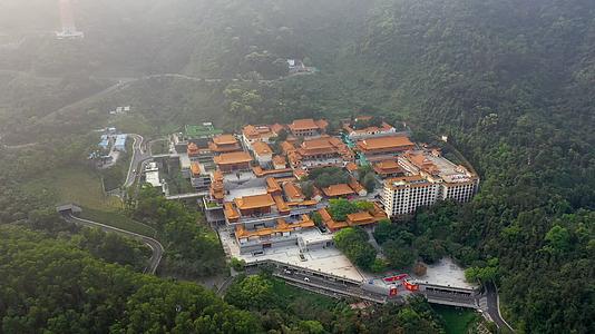 深圳梧桐山下弘法寺寺庙视频的预览图