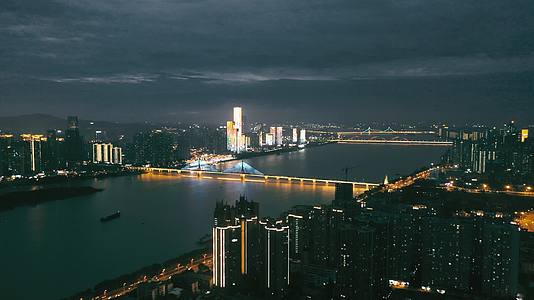 长沙银盆岭大桥湘江沿江风光航拍夜景视频的预览图