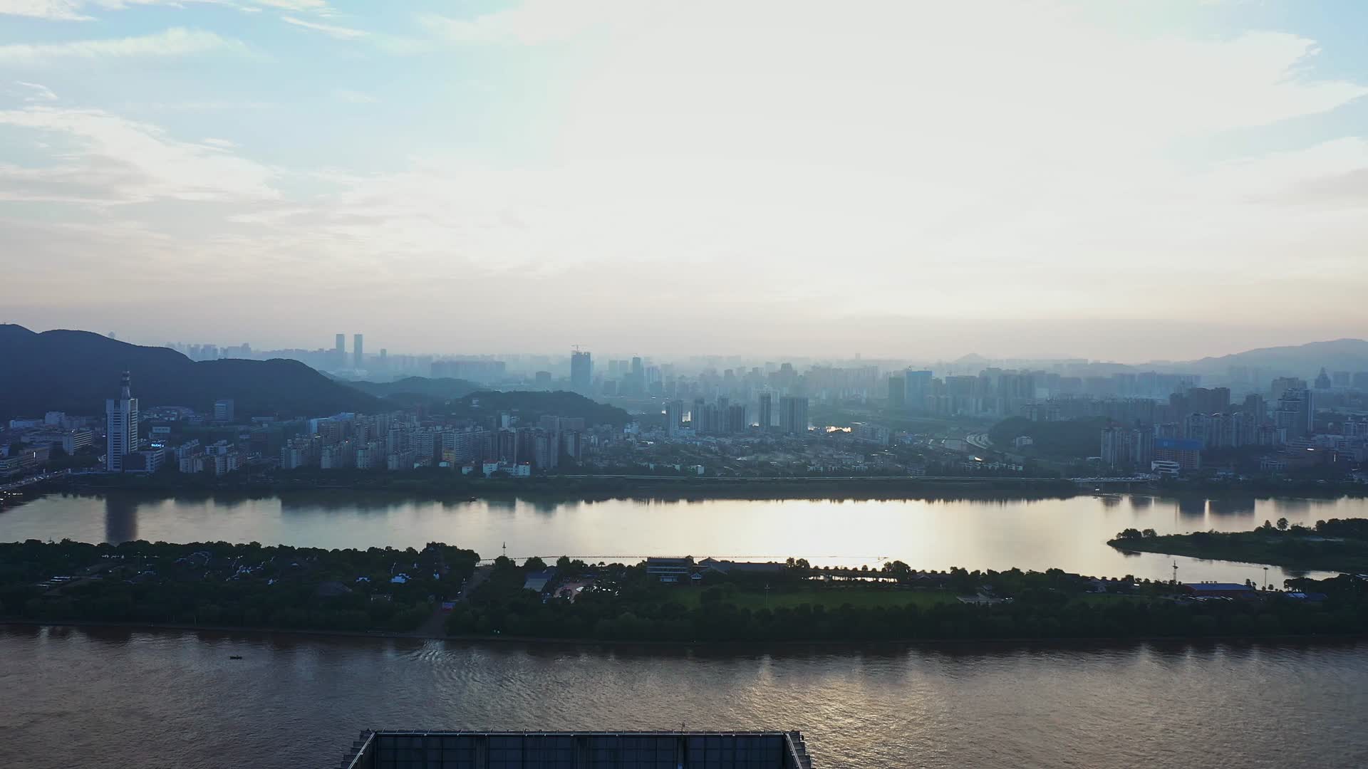 长沙湘江沿江风光日落长沙万达广场视频的预览图