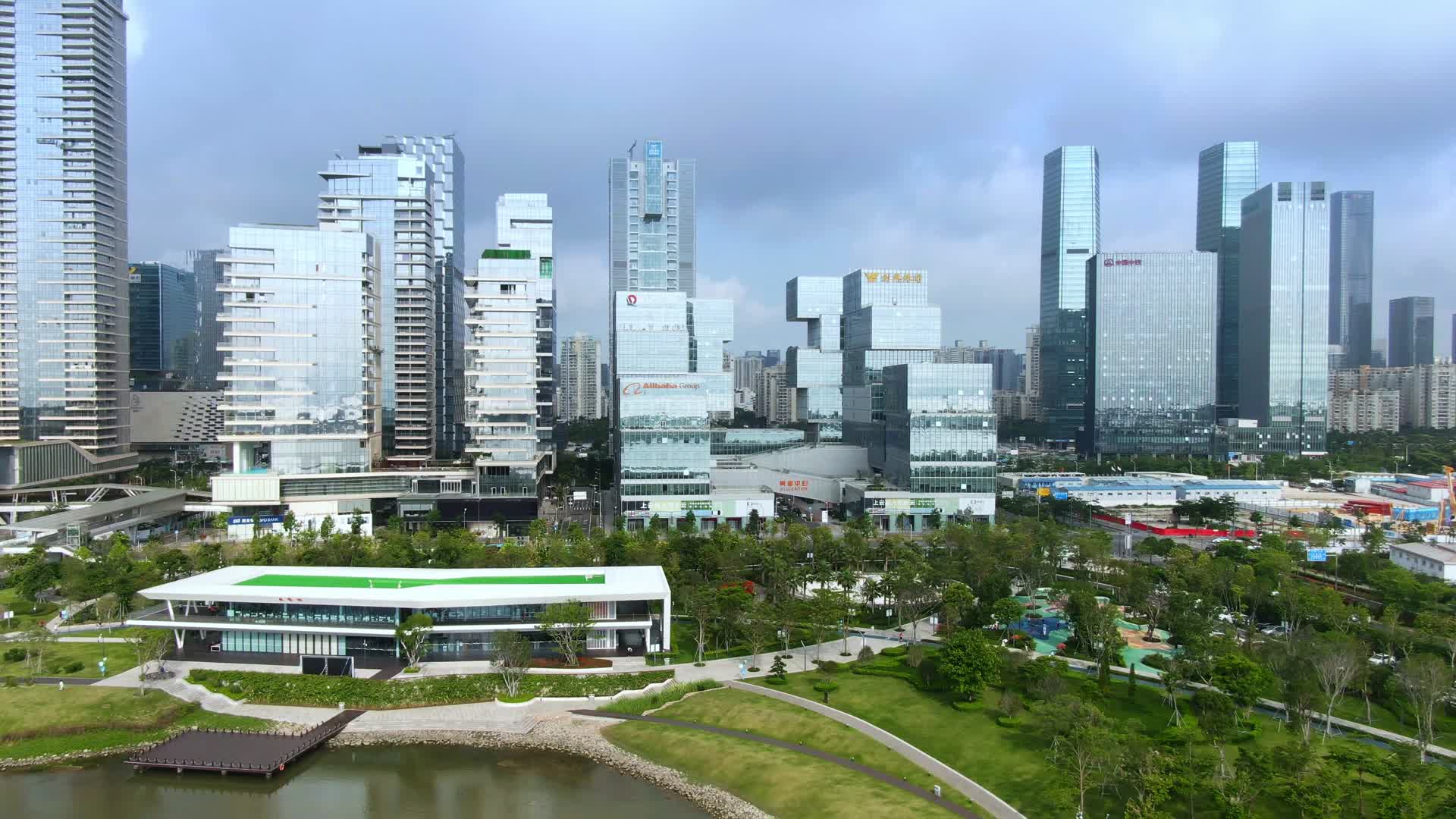 深圳南山区人才公园城市地标航拍视频视频的预览图