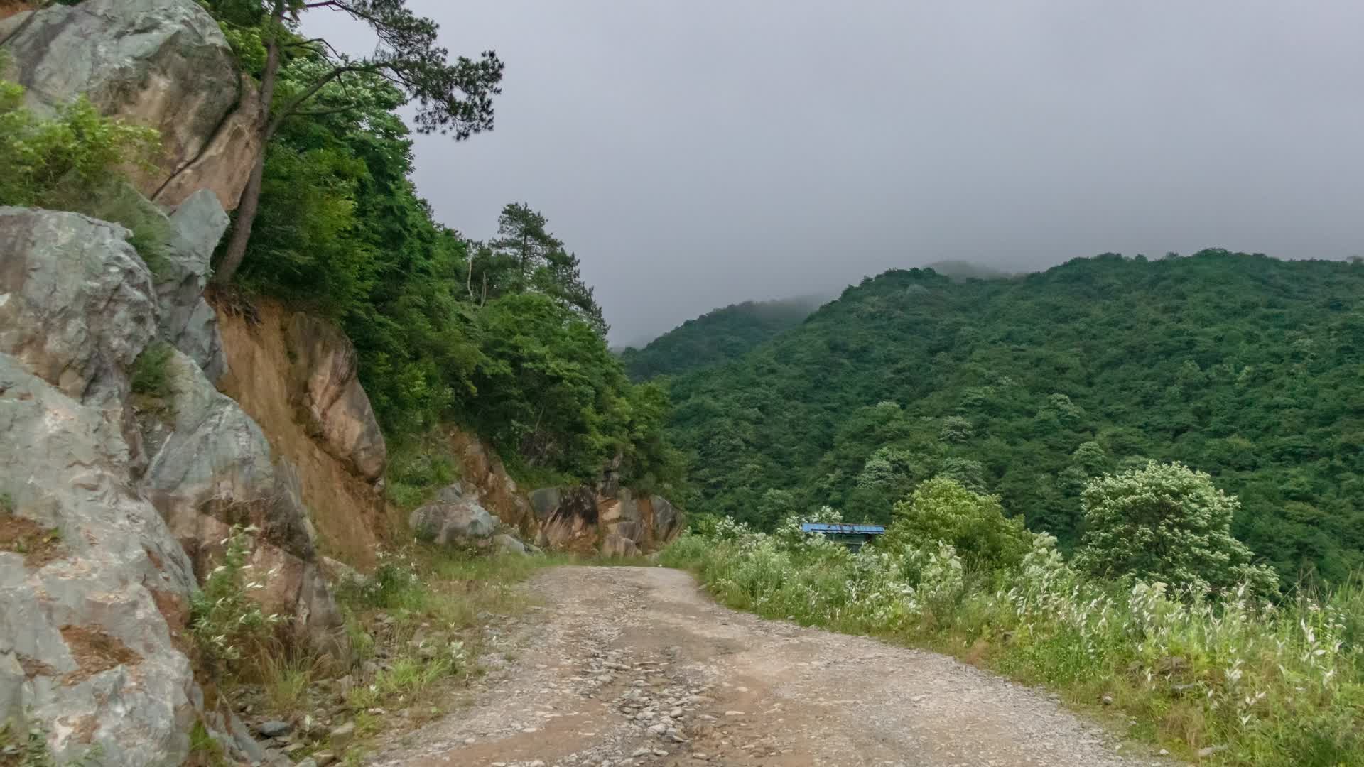 湖南雪峰山山区公路视频的预览图