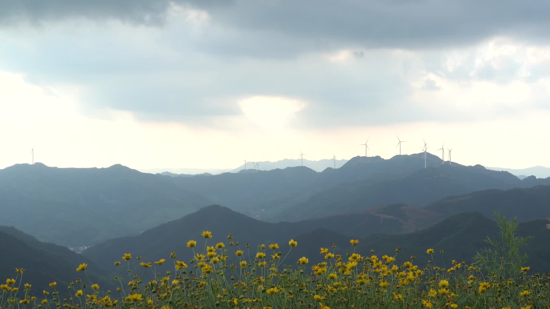 山脉自然风光视频的预览图