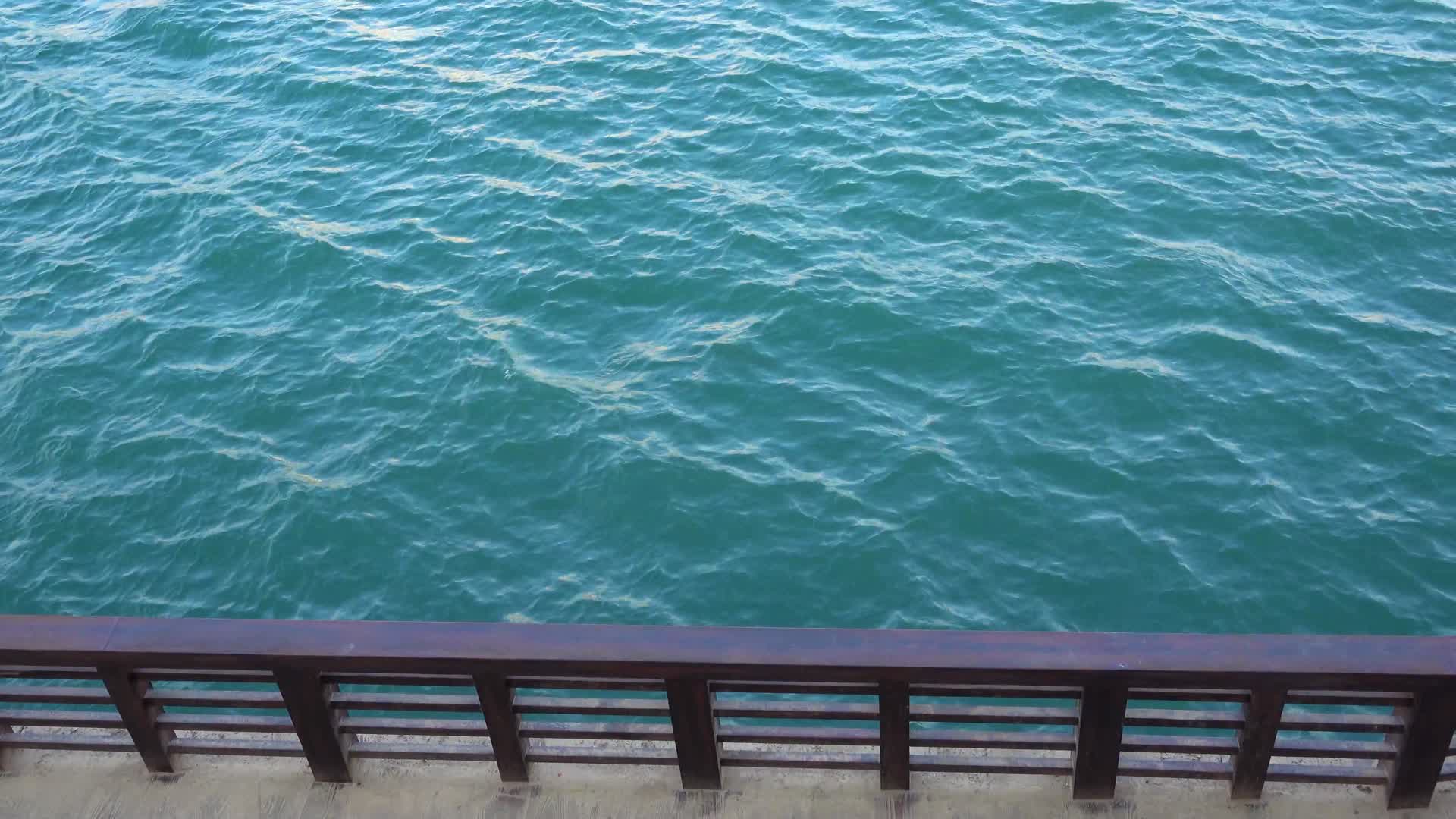 湖面波浪视频的预览图