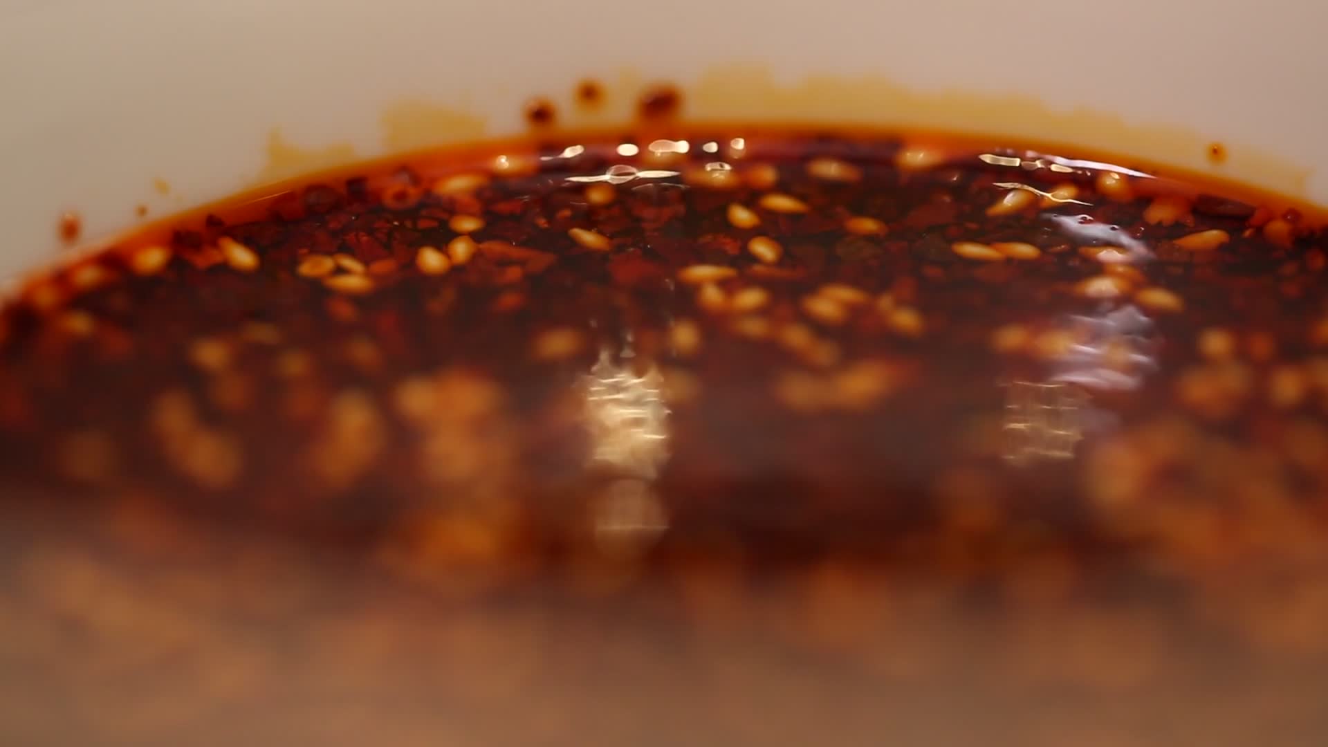 大厨制作油泼辣子辣椒油视频的预览图