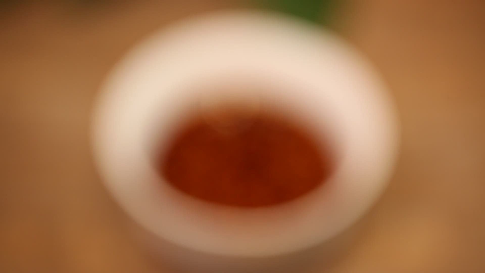 大厨制作油泼辣子辣椒油视频的预览图