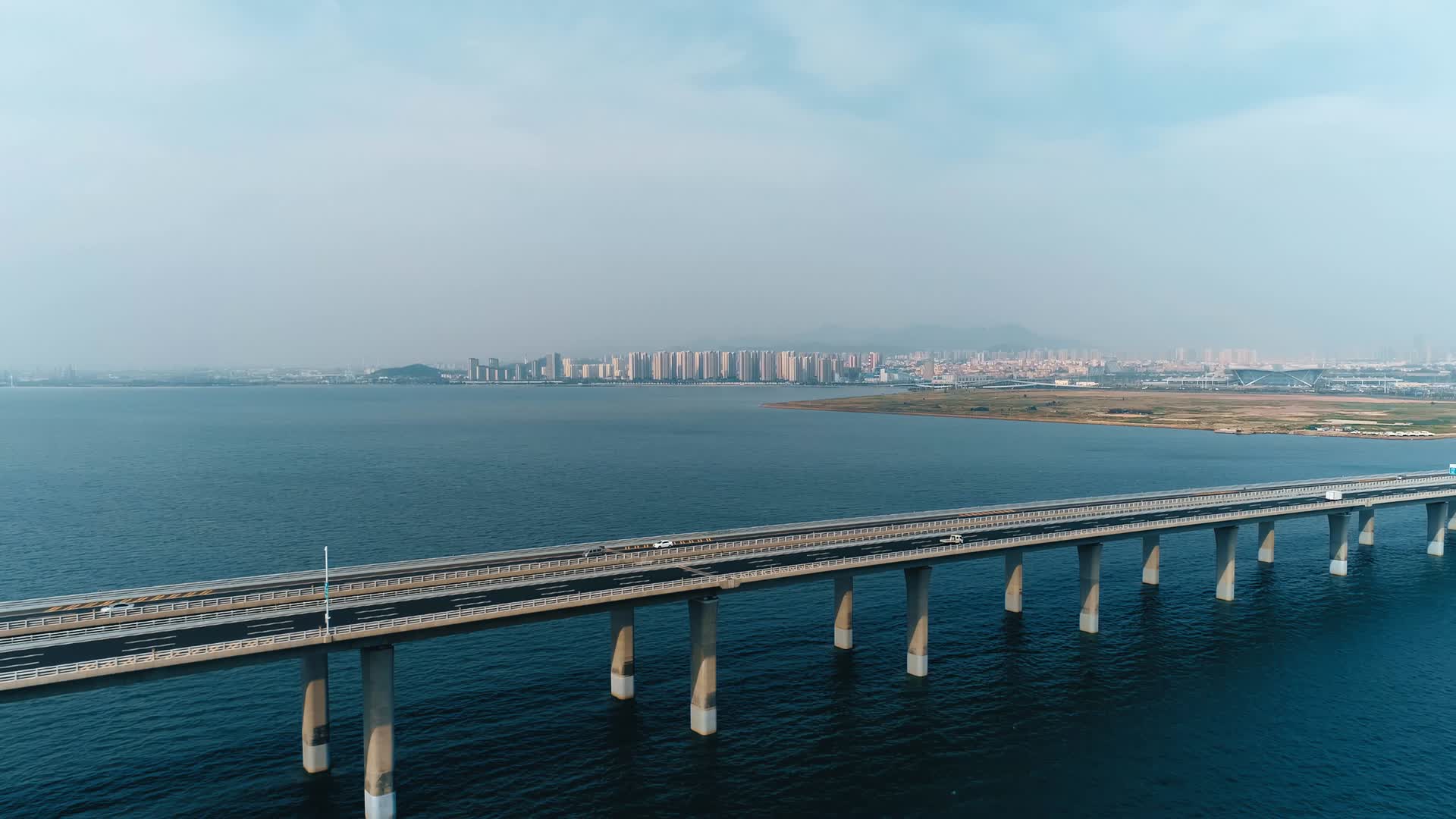 8K青岛跨海大桥视频视频的预览图