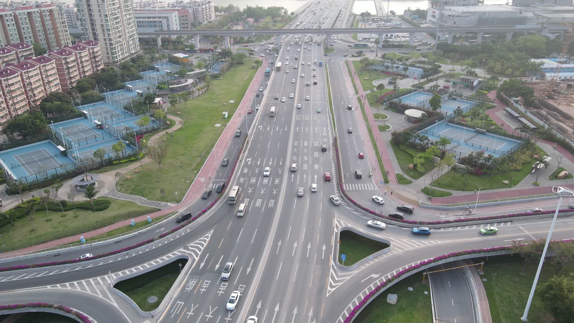 珠海前山立交桥车流交通航拍视频的预览图