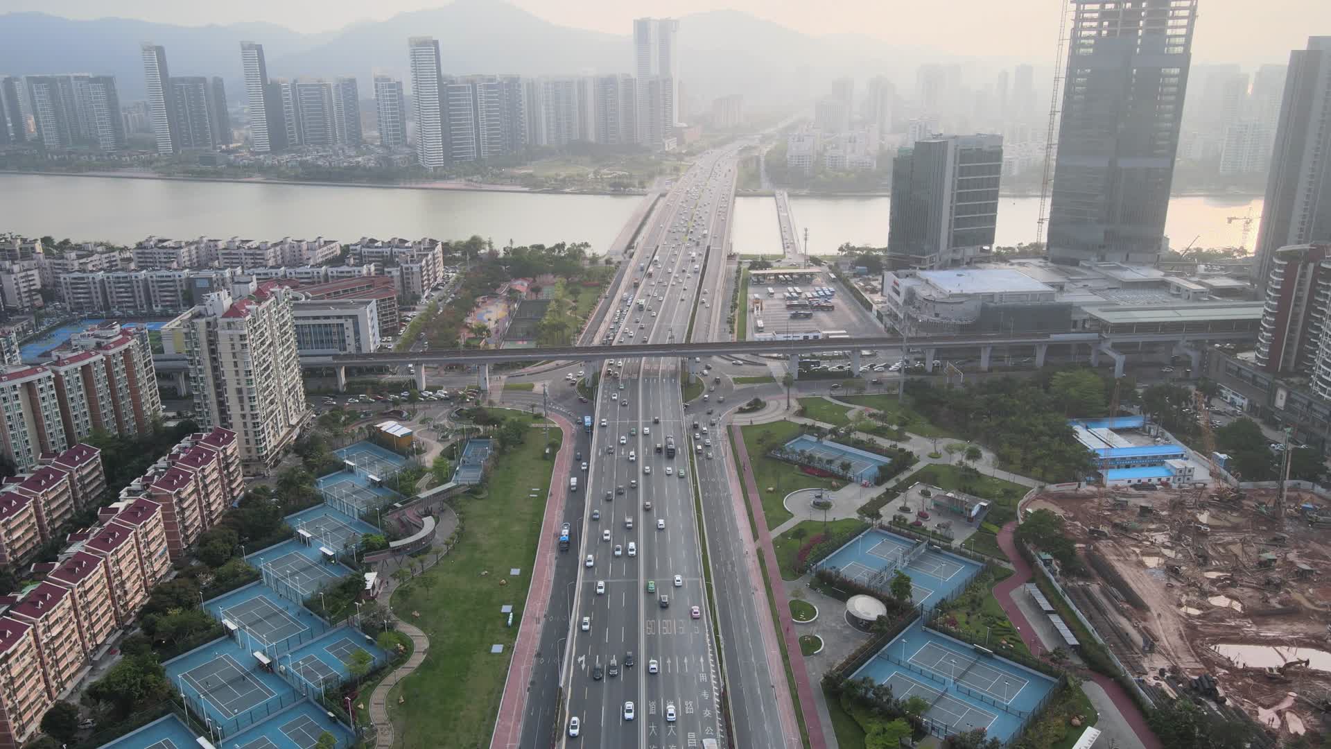 珠海大道车流交通航拍视频的预览图