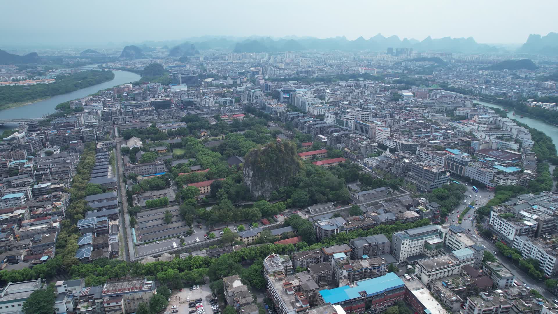 桂林城市建筑自然风光航拍视频的预览图