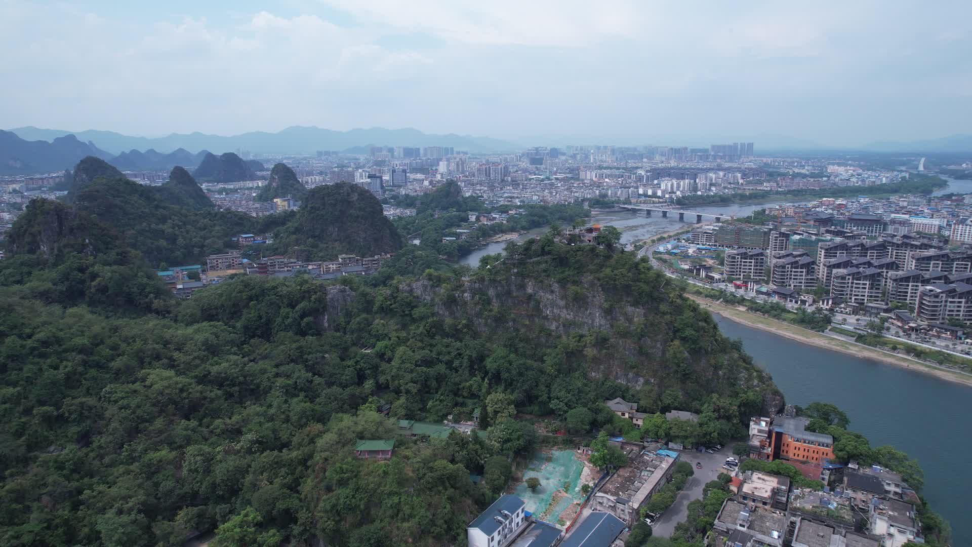 桂林城市建筑自然风光航拍视频的预览图