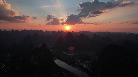 桂林喀斯特地貌日落风光晚霞航拍视频的预览图