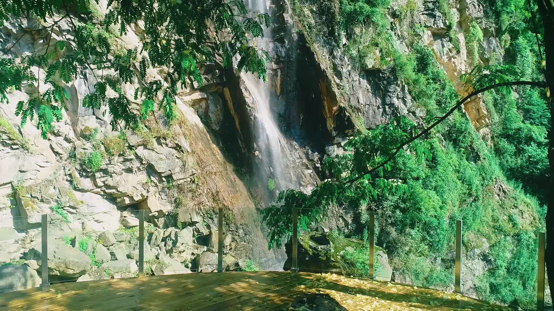 视频背景高山瀑布溪流实拍视频的预览图