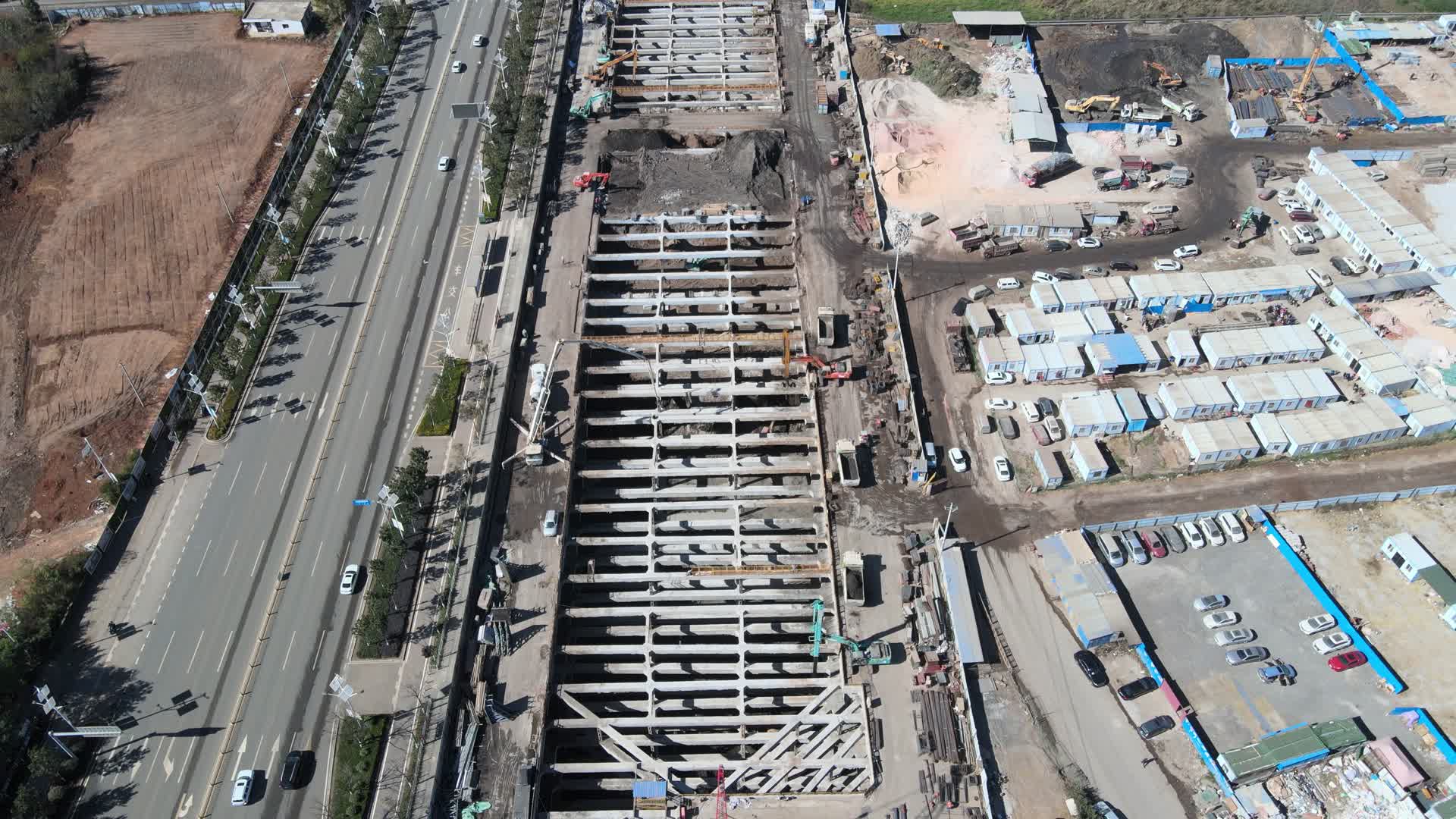 昆明修建地铁建筑工地航拍视频的预览图