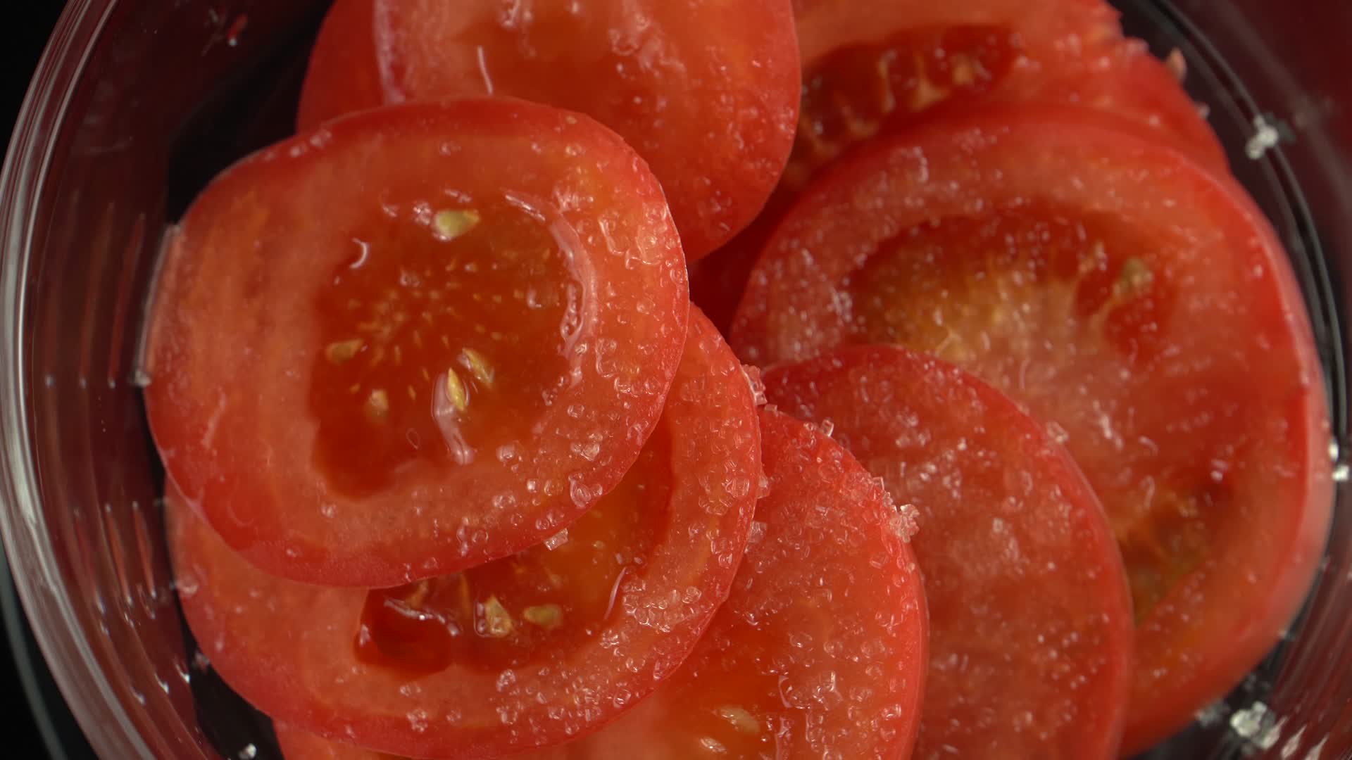 白糖凉拌西红柿实拍视频视频的预览图