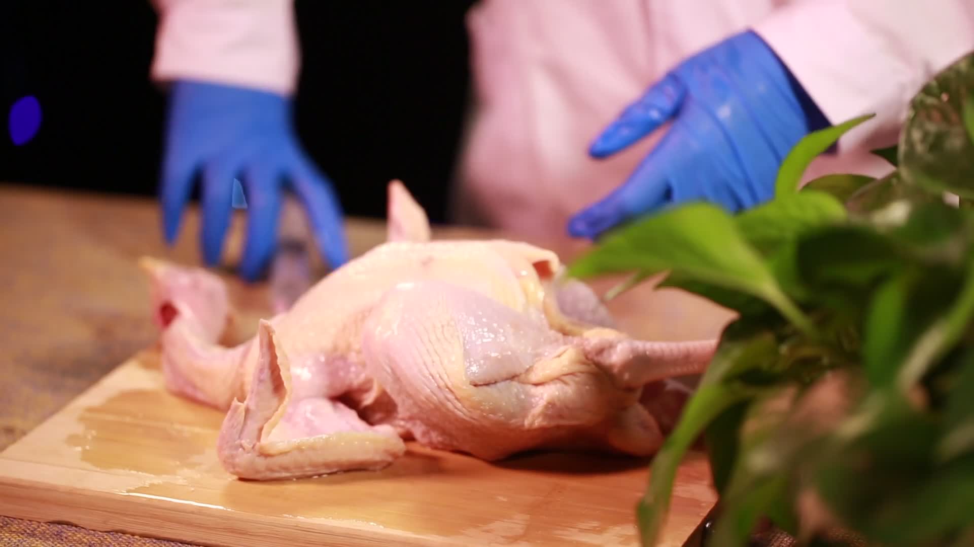 鸡肉注水实验肉质辨别视频的预览图