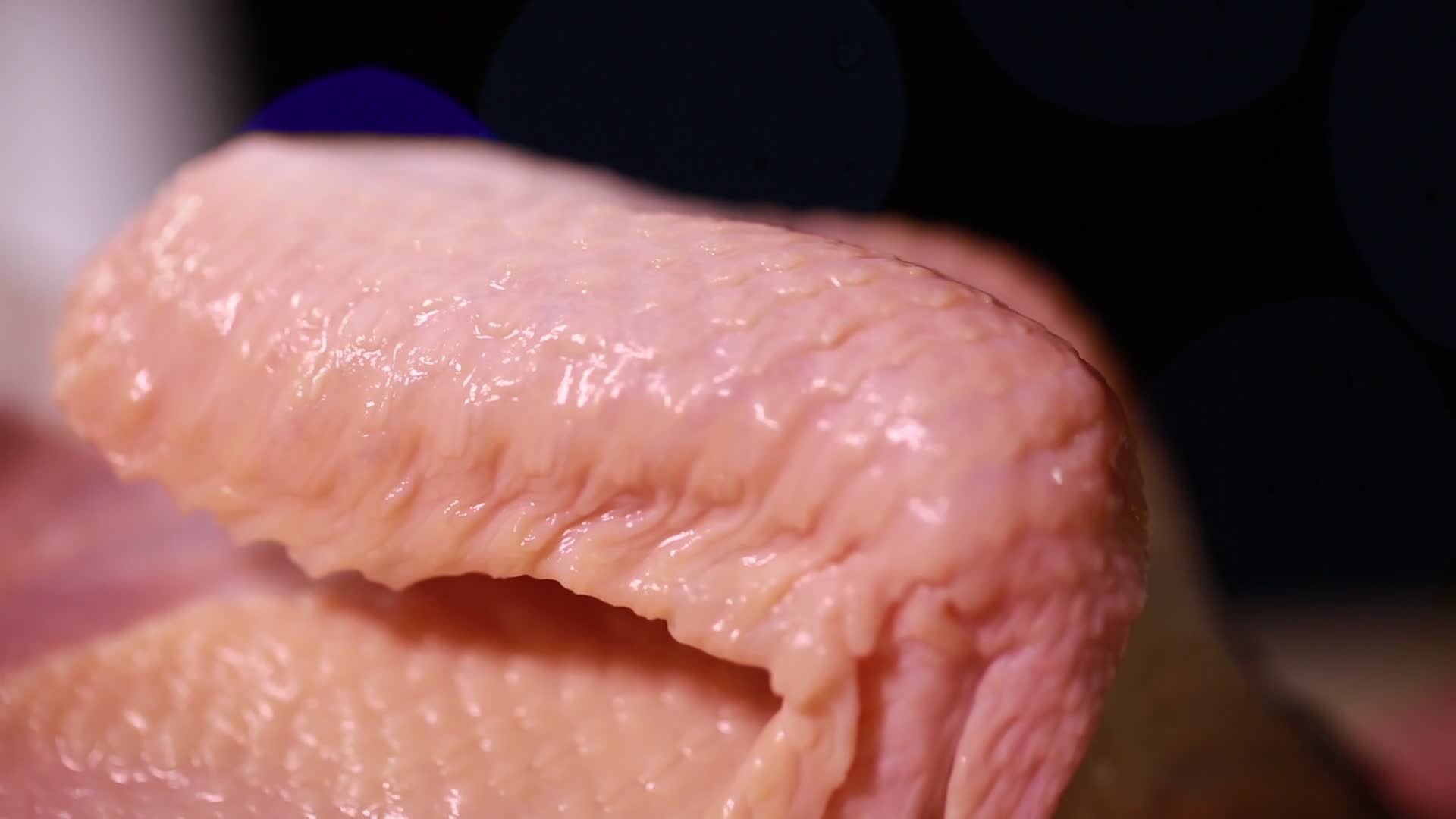 鸡肉注水实验肉质辨别视频的预览图