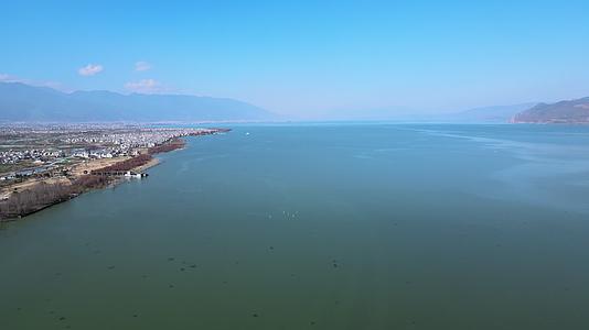 大理洱海风光航拍高原湖泊视频的预览图