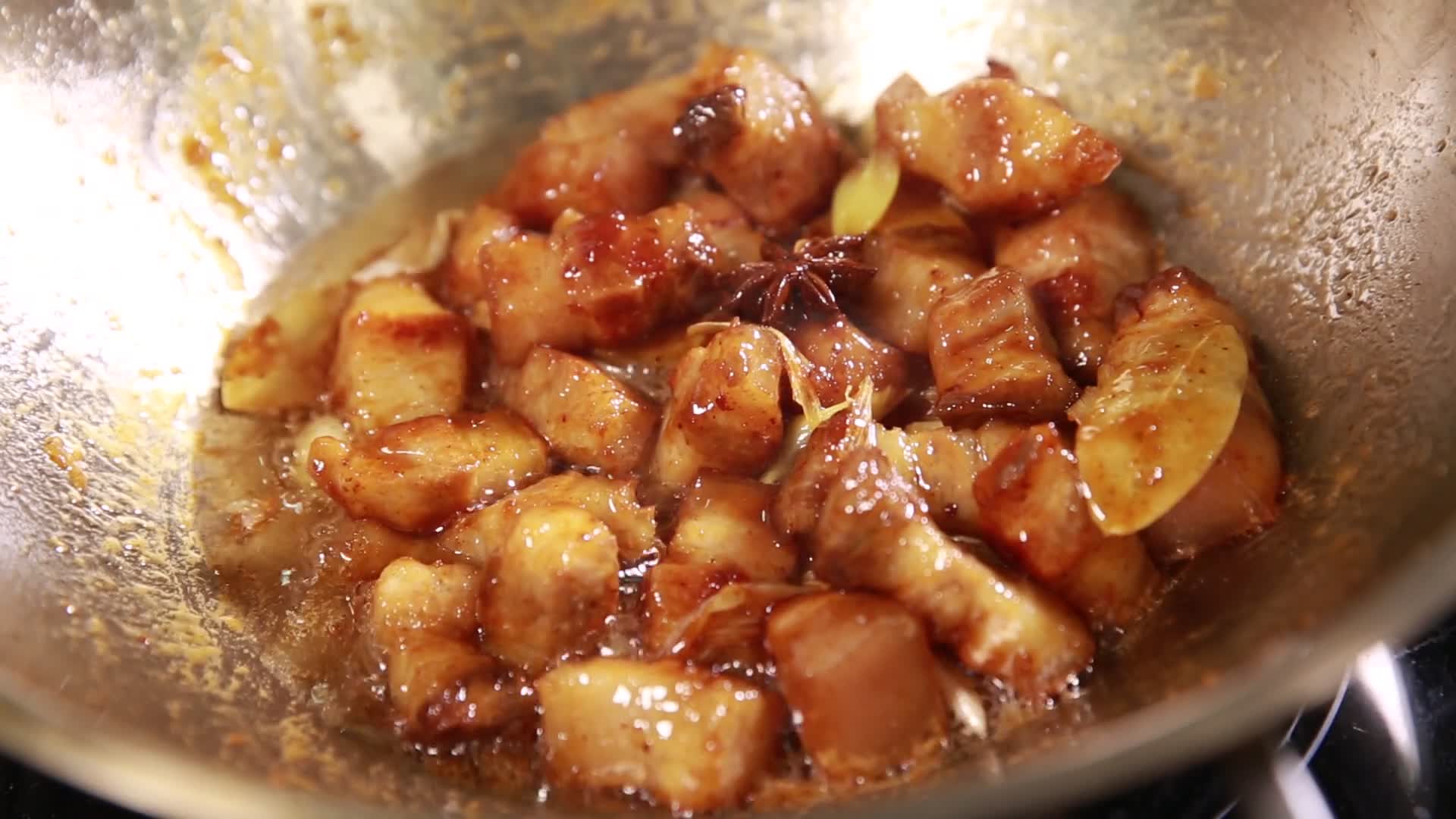 厨师炖红烧肉解馋美食视频的预览图