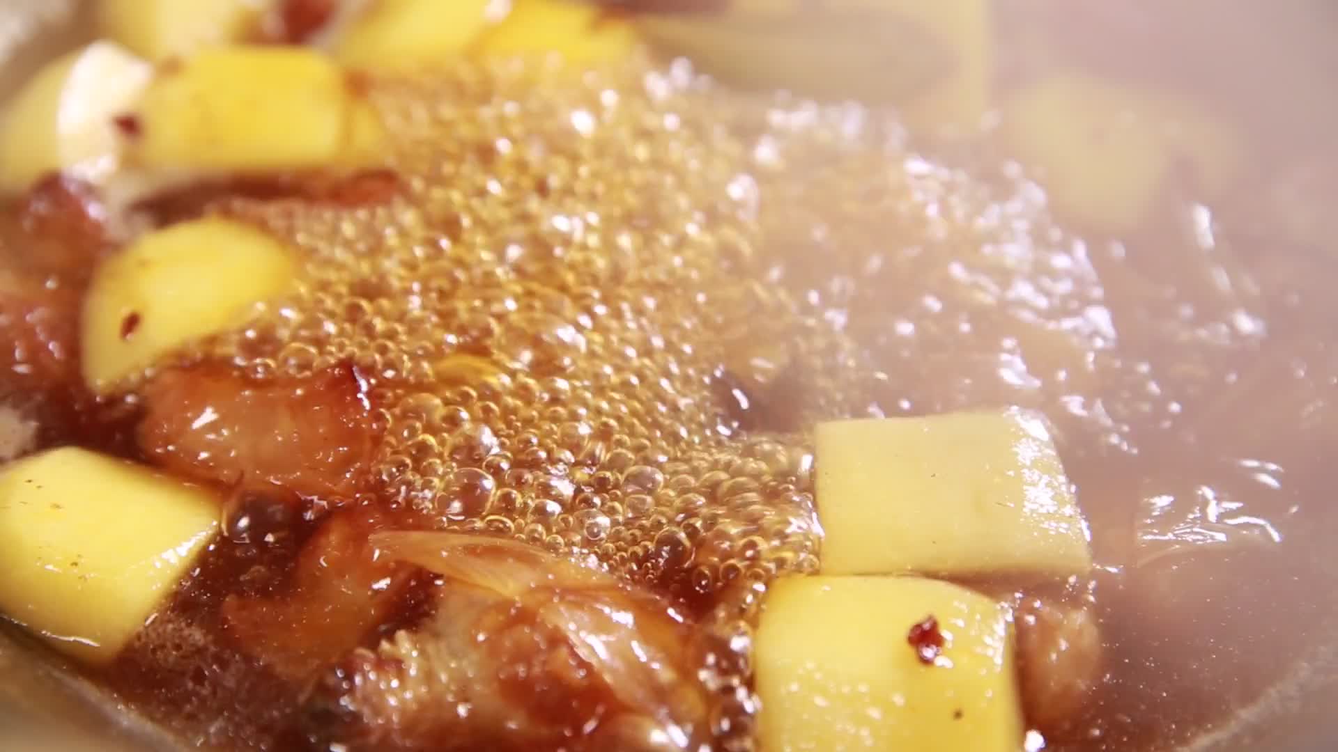 厨师炖红烧肉解馋美食视频的预览图