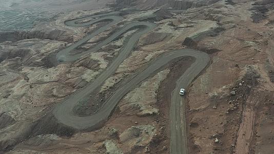 新疆公路篇视频的预览图