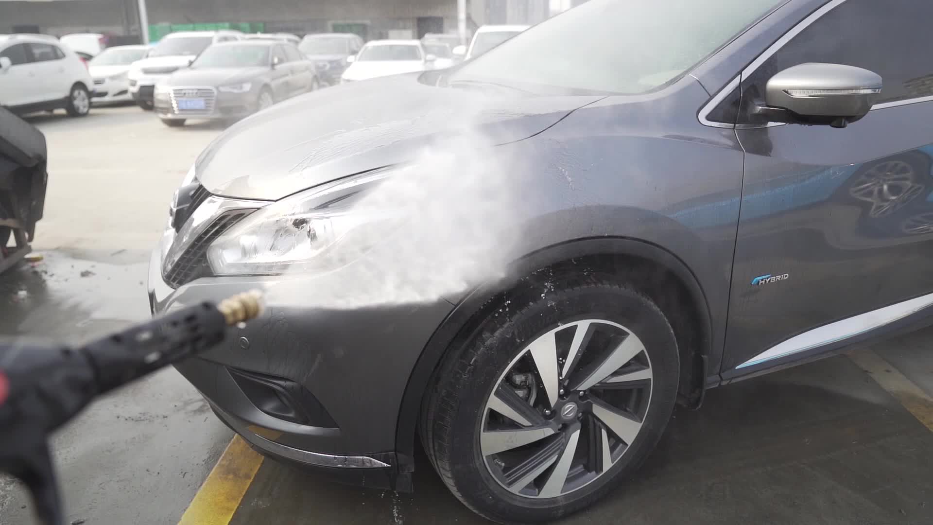 洗车场汽车外观清洗视频的预览图