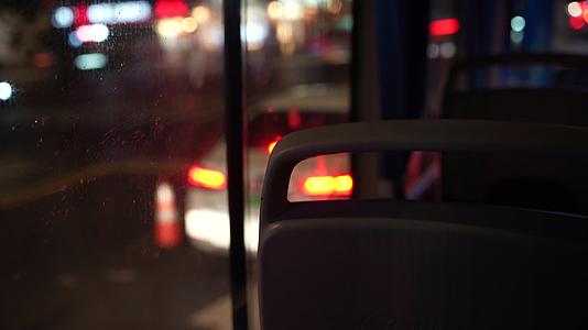 公交车内部景象视频的预览图
