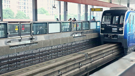 重庆城市地铁轨道交通视频的预览图