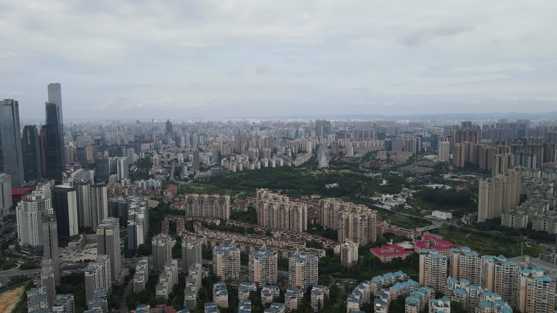 航拍广西南宁东盟商务区高楼视频的预览图