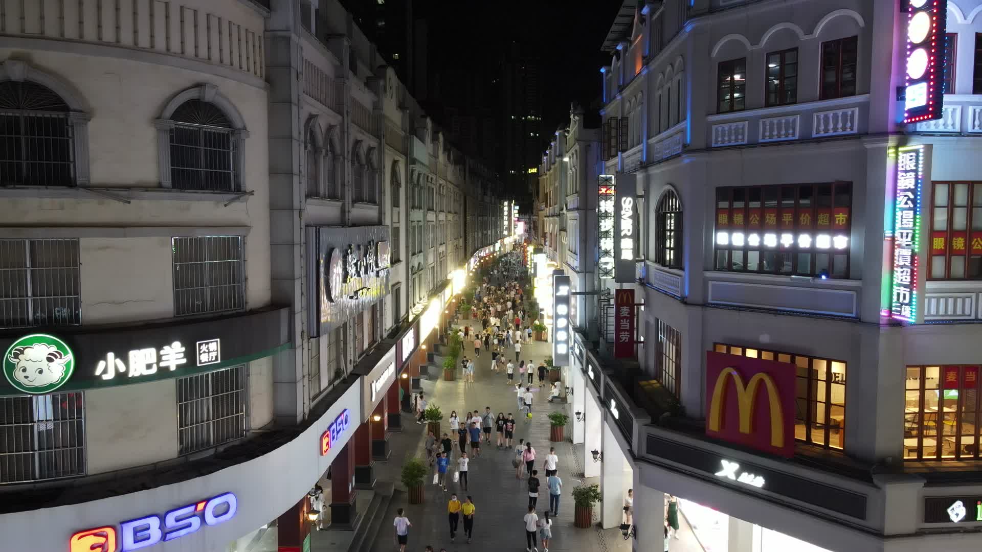 广西南宁新宁路步行街夜景航拍视频的预览图