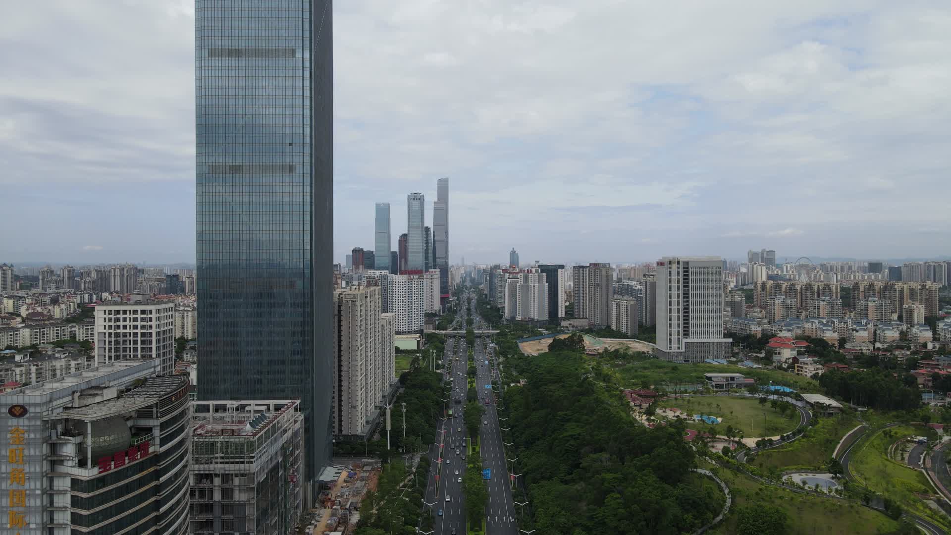 航拍广西南宁民族大道东盟商务区视频的预览图