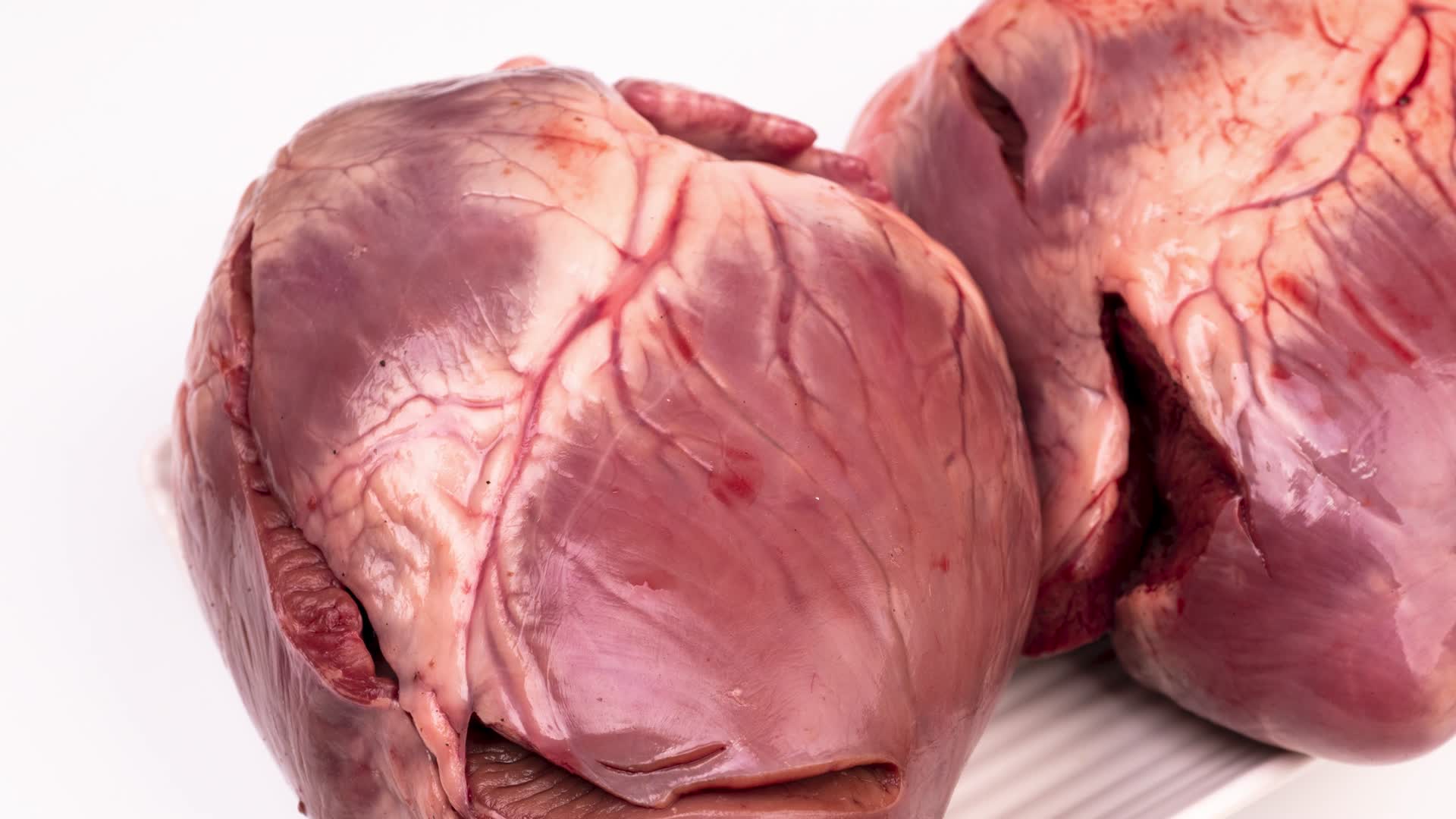 新鲜猪心生鲜肉品4k实拍视频的预览图