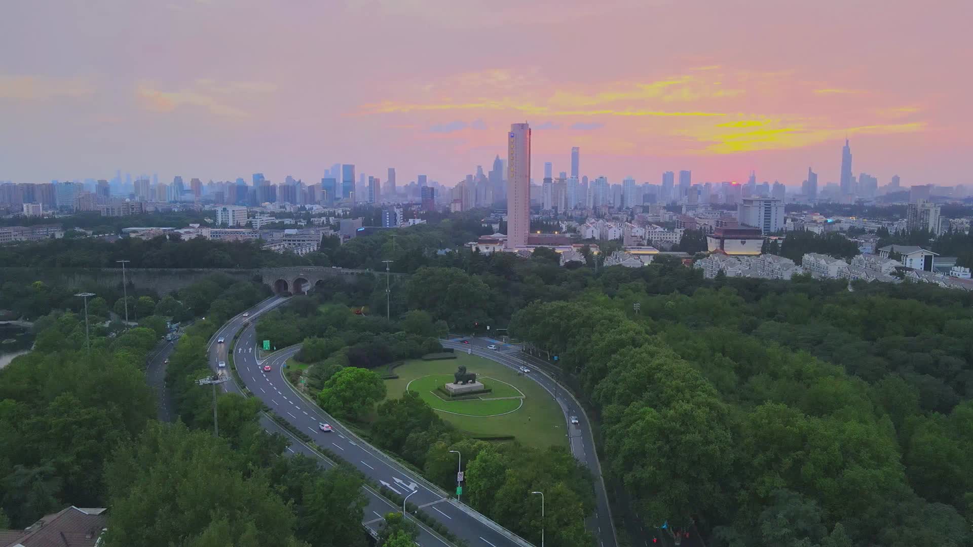 南京中山门明城墙城市晚霞视频的预览图