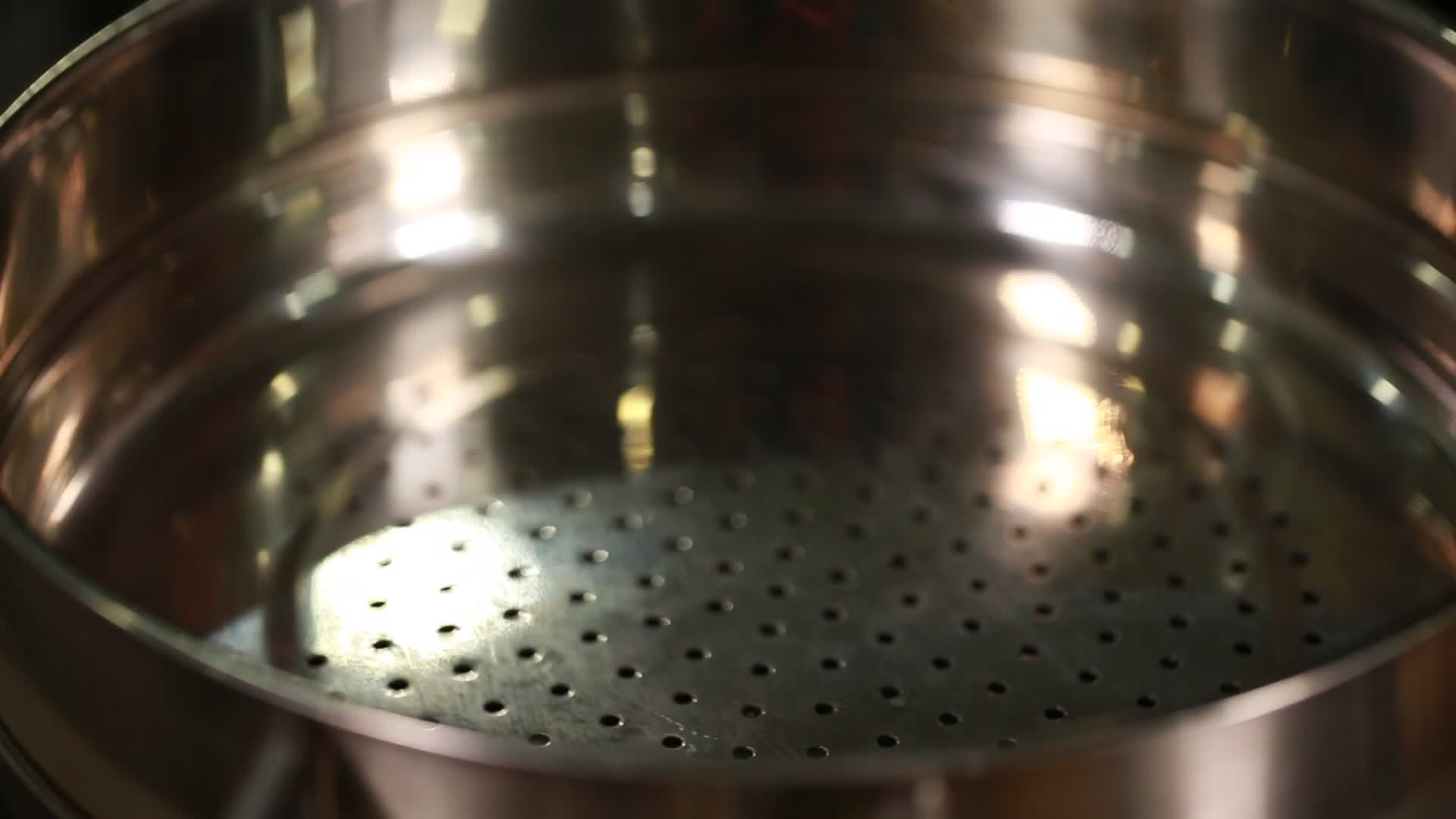 蒸锅笼屉视频的预览图