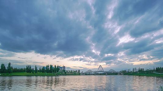 陕西西安沣河日落视频的预览图