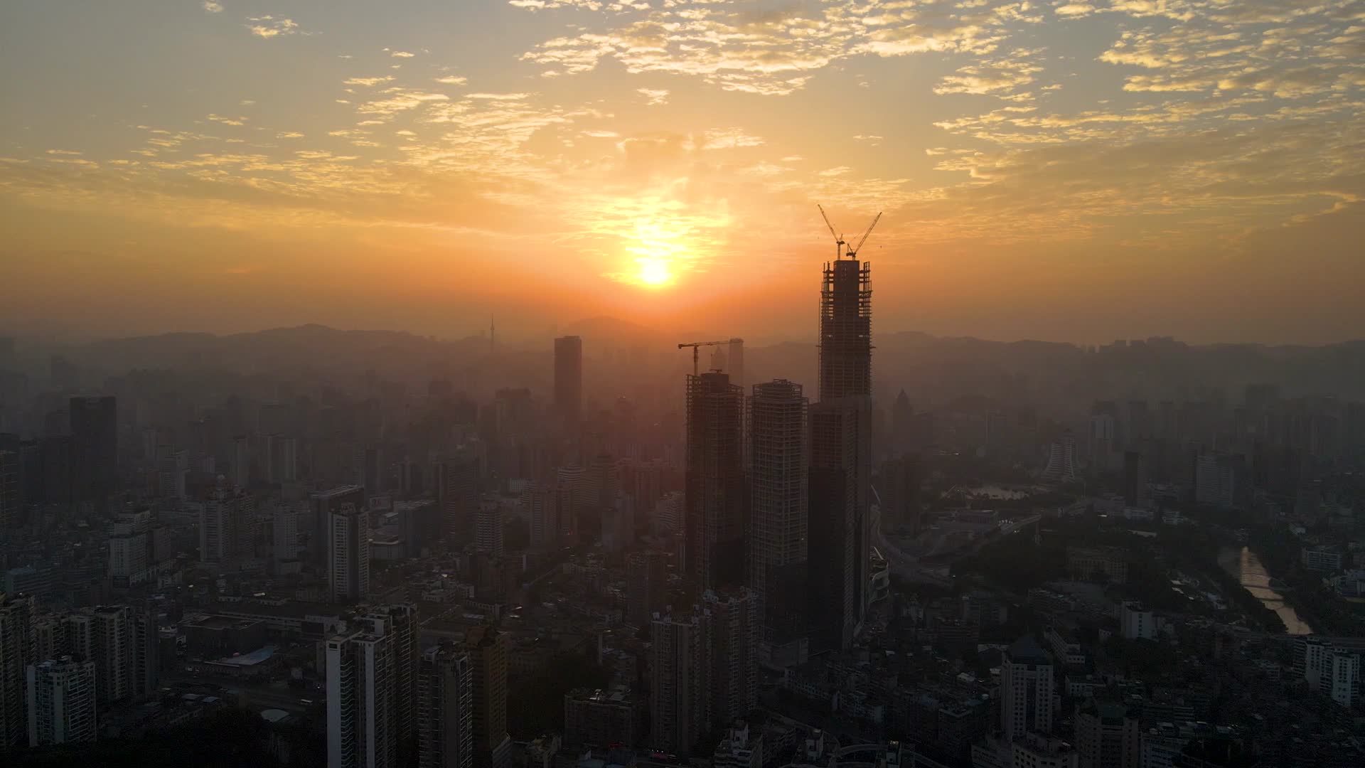 航拍清晨城市日出彩霞自然风光视频视频的预览图