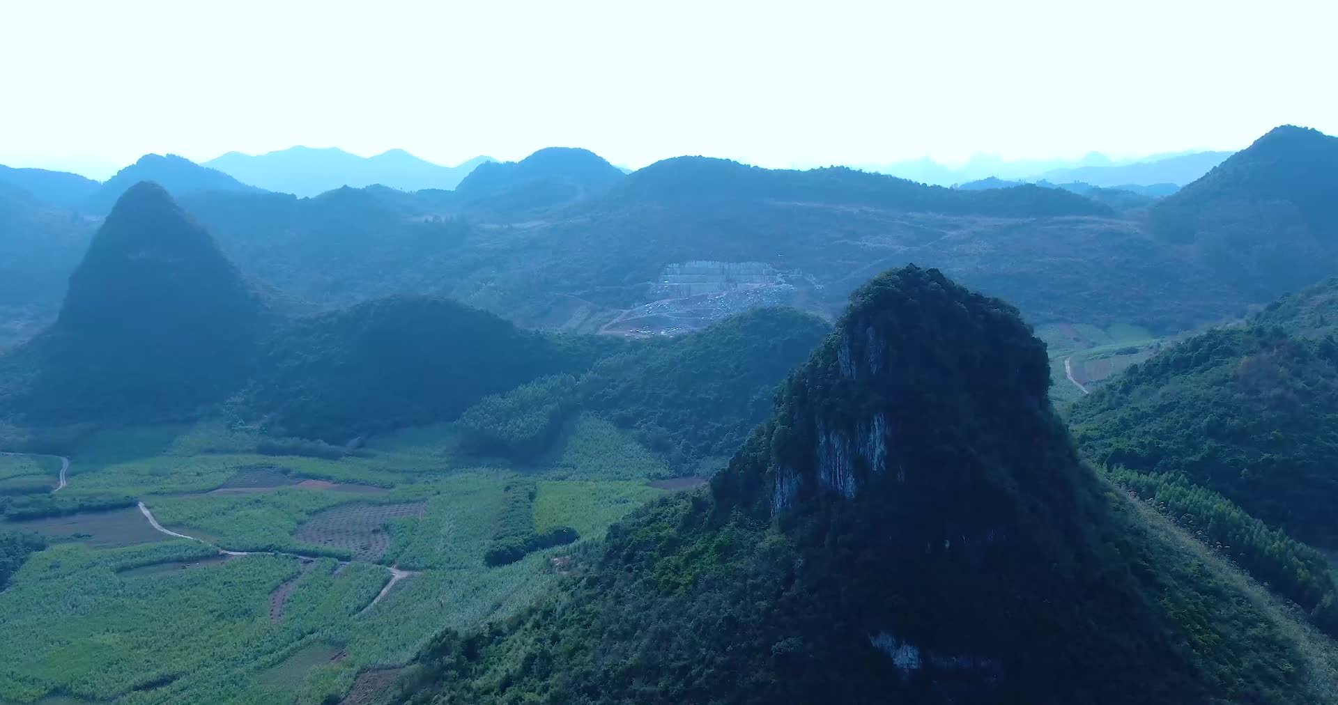 广西柳州少数民族村落视频的预览图
