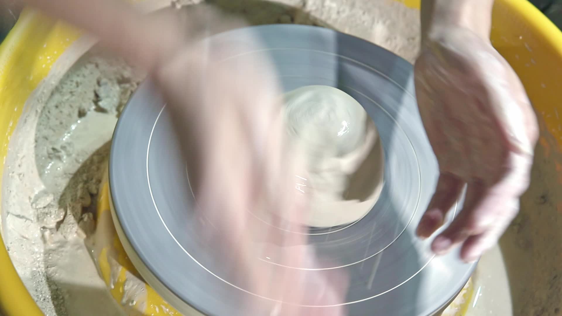 亲子活动陶瓷陶艺兴趣制作课堂视频的预览图