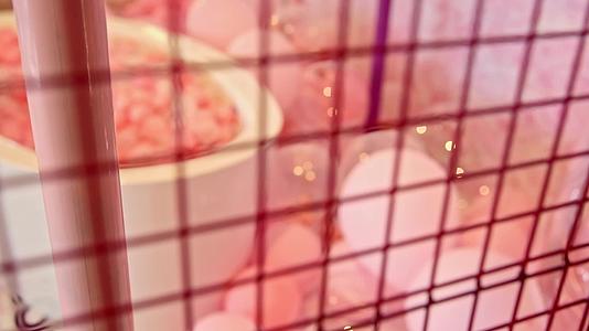 粉红系球体创意空间视频的预览图