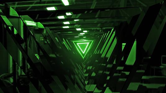 绿色三角形隧道动感穿梭空间视频的预览图