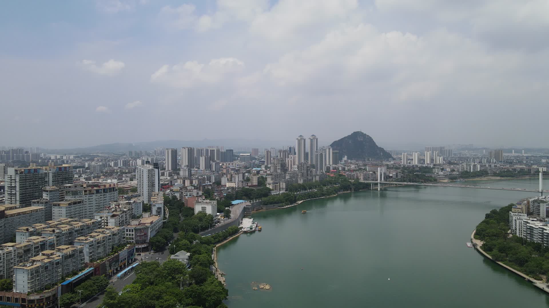 广西柳州柳江风光带4K航拍视频视频的预览图