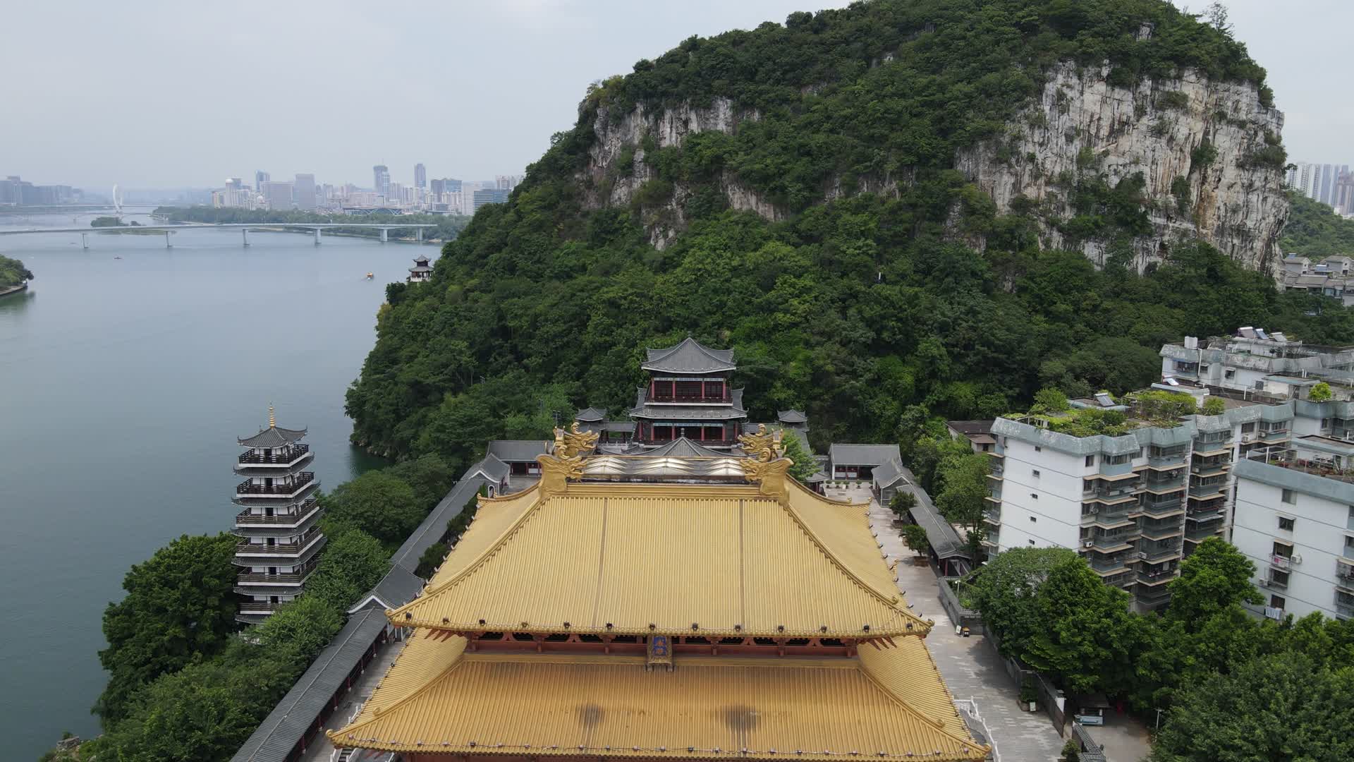 广西柳州文庙历史文化古建筑4K航拍视频视频的预览图