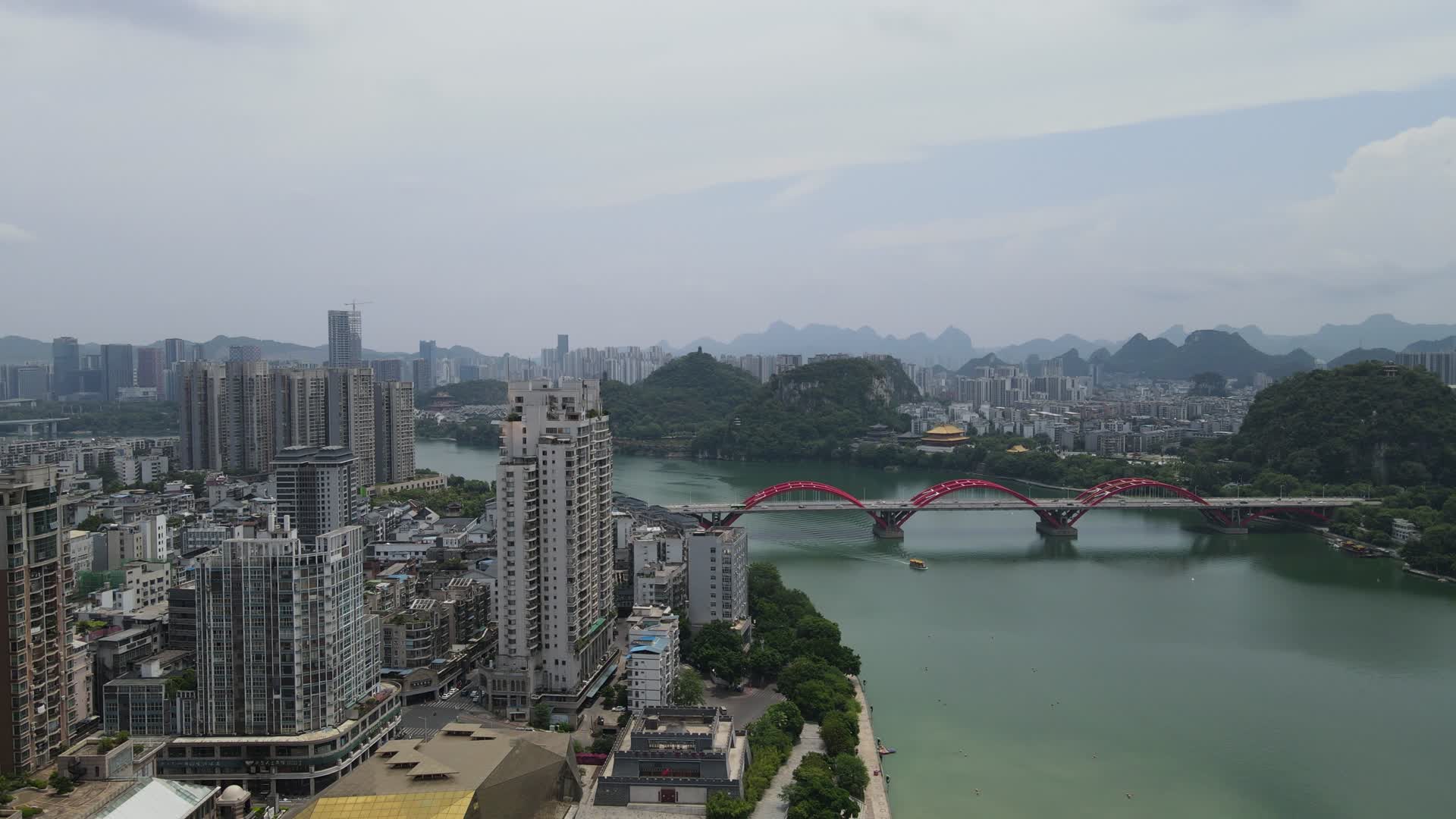 广西柳州文惠桥4K航拍视频视频的预览图