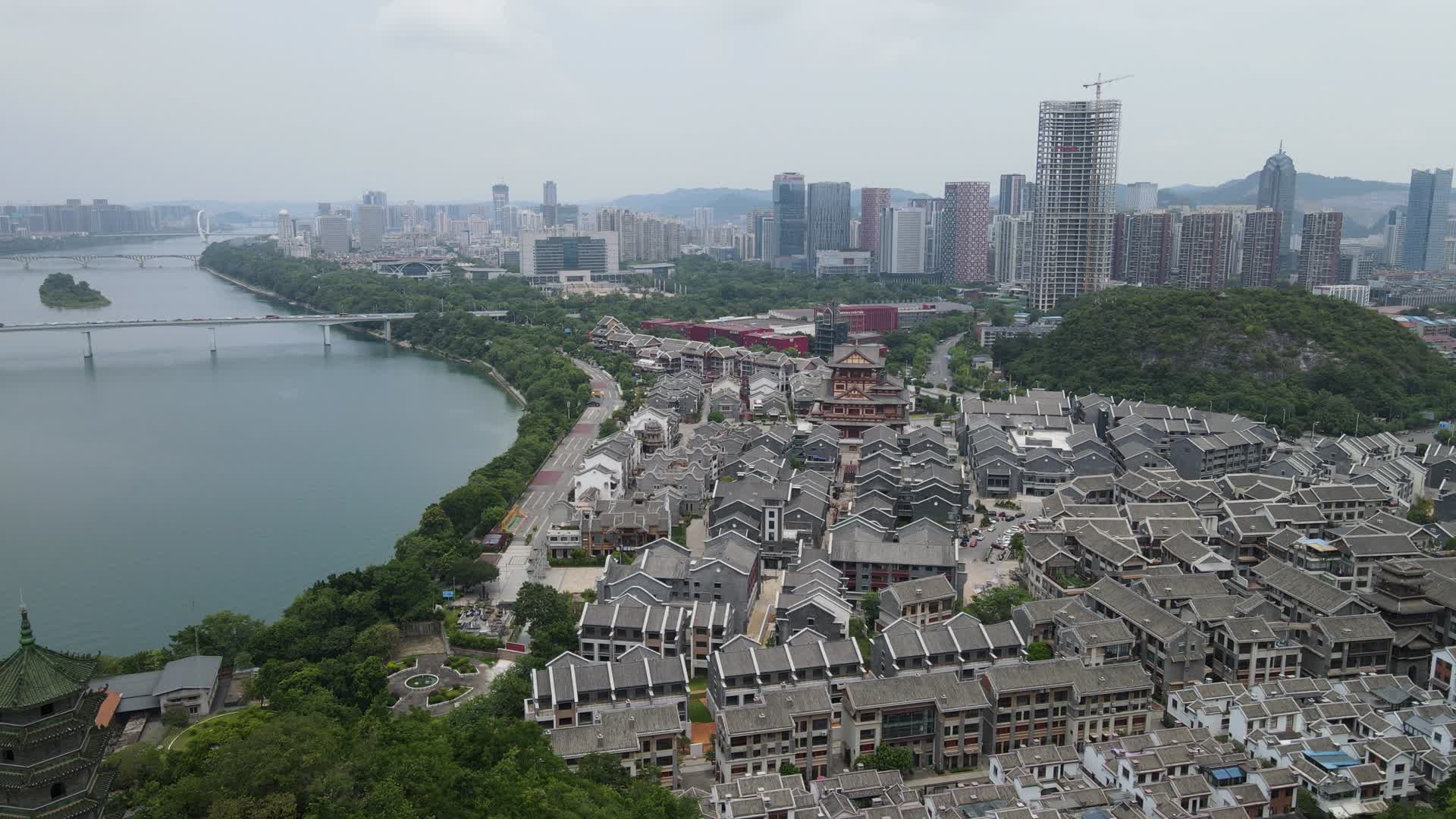 广西柳州窑埠古镇著名旅游景点4K航拍视频视频的预览图