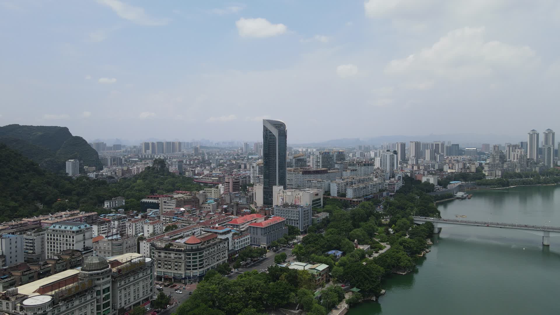 广西柳州银泰城地标建筑4K航拍视频视频的预览图