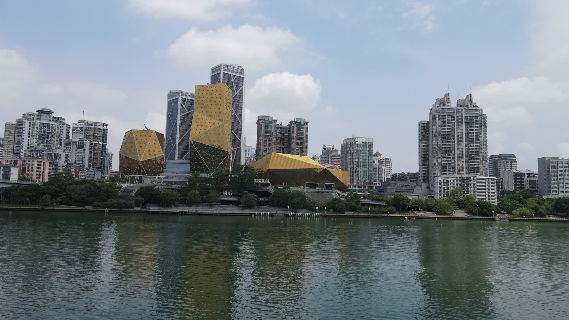 广西柳州城市综合体商业广场4K航拍视频视频的预览图