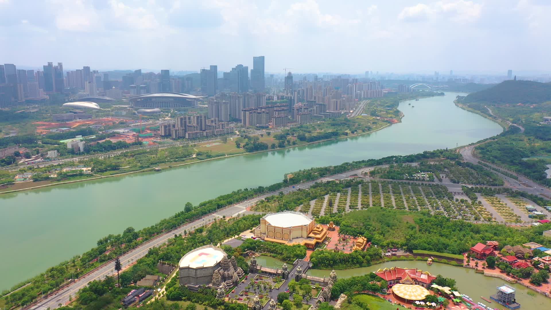 南宁五象新区邕江航拍视频视频的预览图
